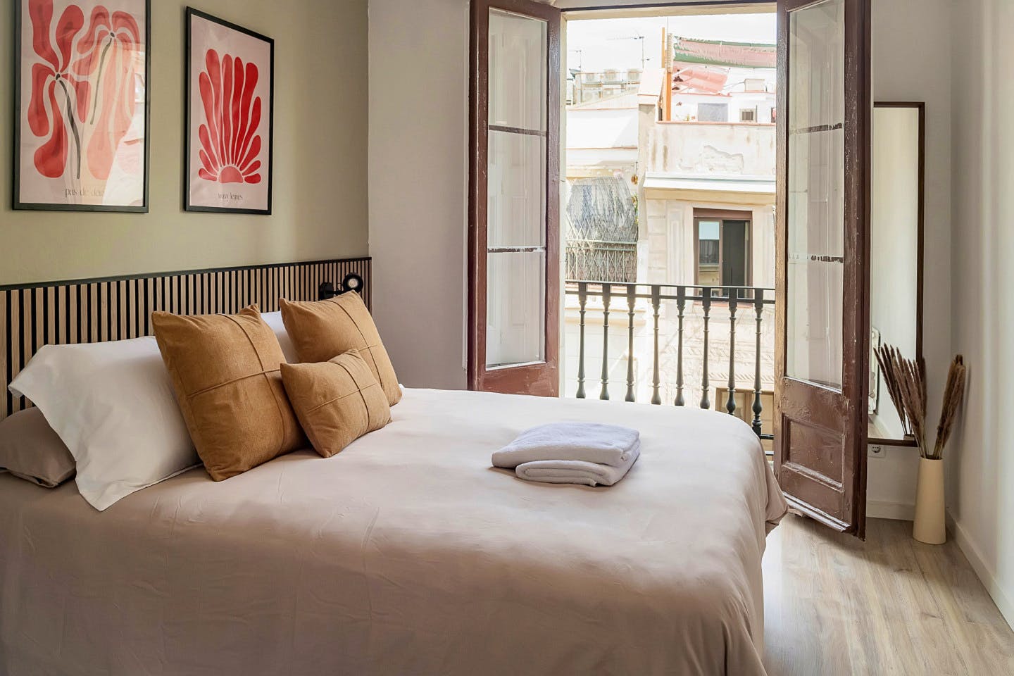 Renovated & Stylish apartment in El Born