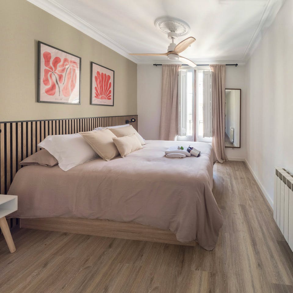 Renovated & Stylish apartment in El Born