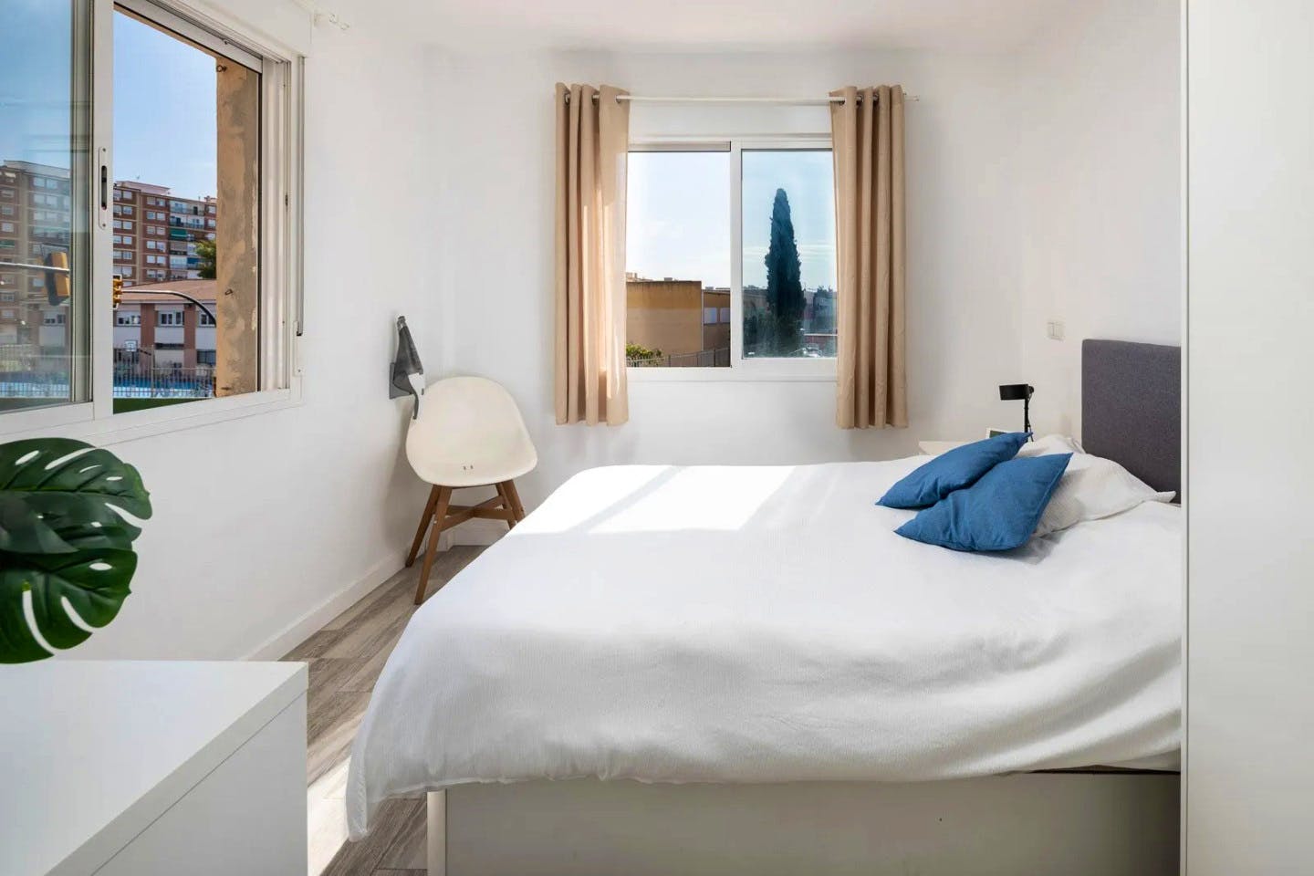 Vibrant Coliving Community in Cruz de Humilladero with All-Inclusive Comfort and Events