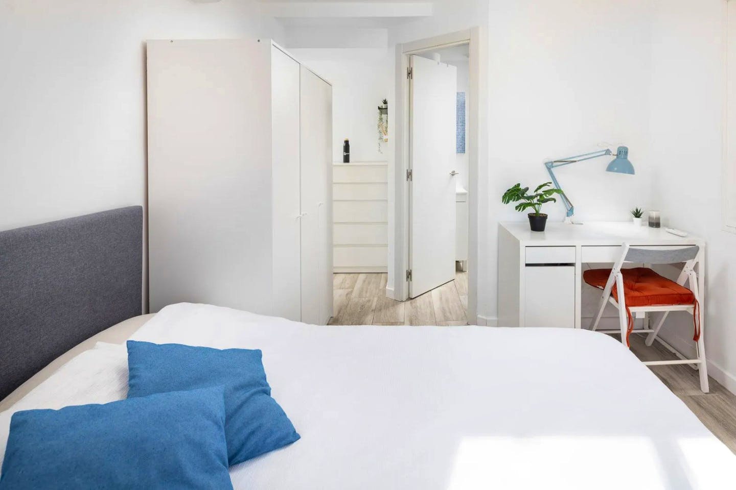Vibrant Coliving Community in Cruz de Humilladero with All-Inclusive Comfort and Events