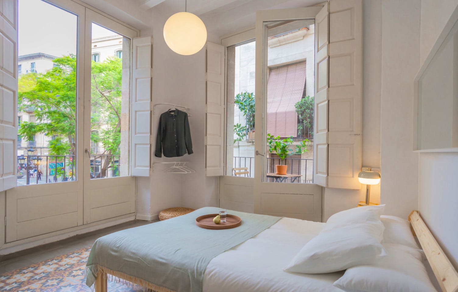 Spacious Designer Coliving Flat in Historic Ciutat Vella, Barcelona