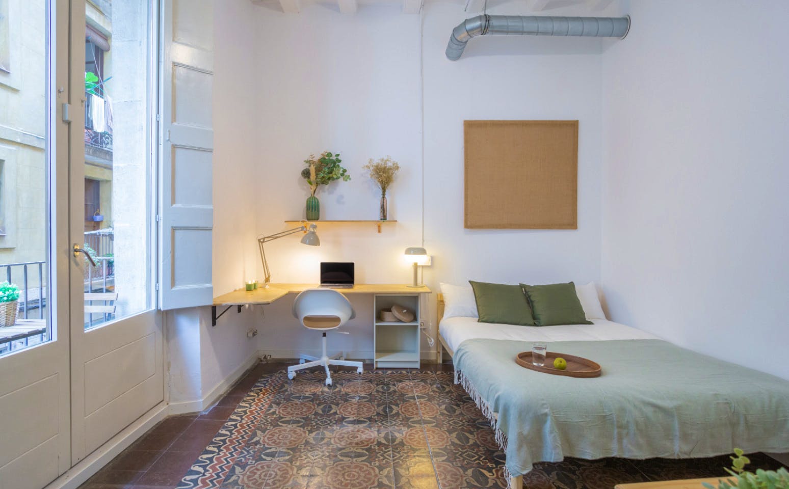 Spacious Designer Coliving Flat in Historic Ciutat Vella, Barcelona