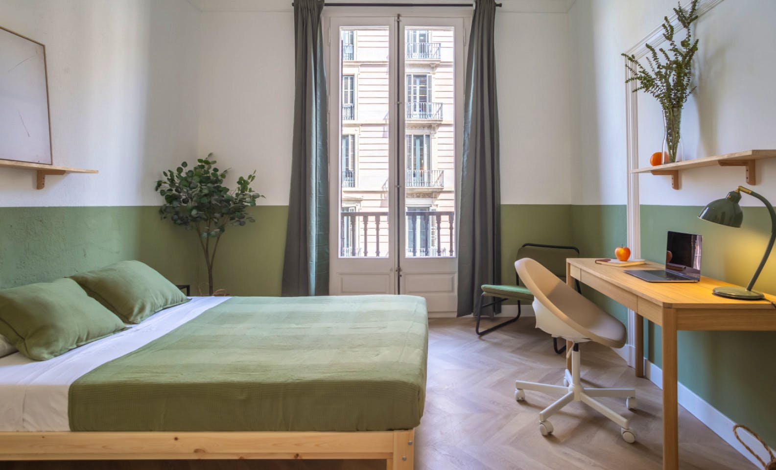 Spacious and Historic Coliving Apartment in the Heart of Ciutat Vella