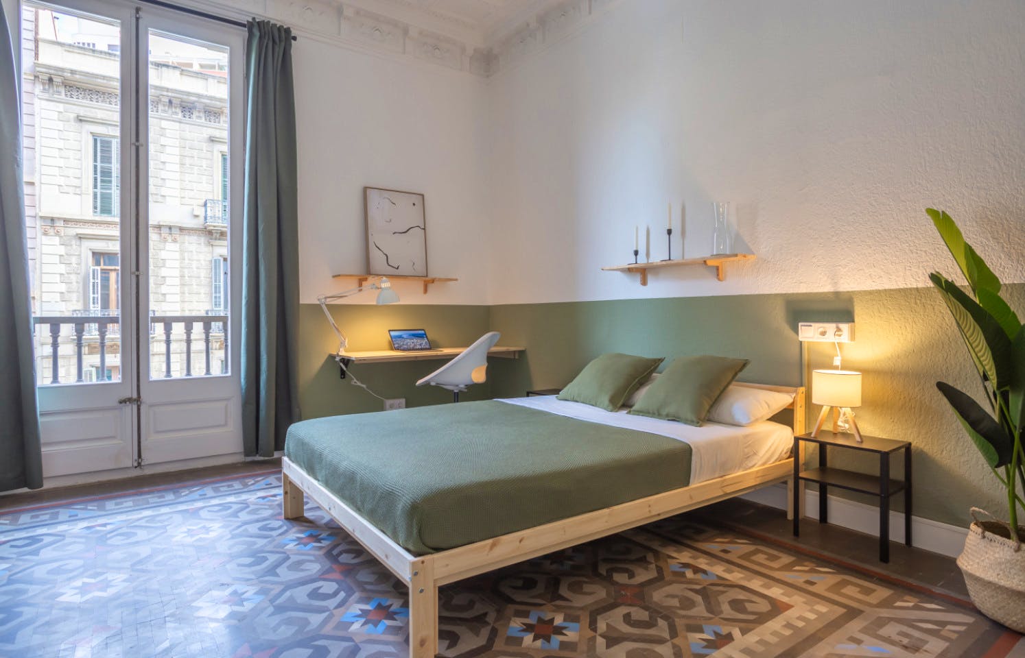 Spacious and Historic Coliving Apartment in the Heart of Ciutat Vella