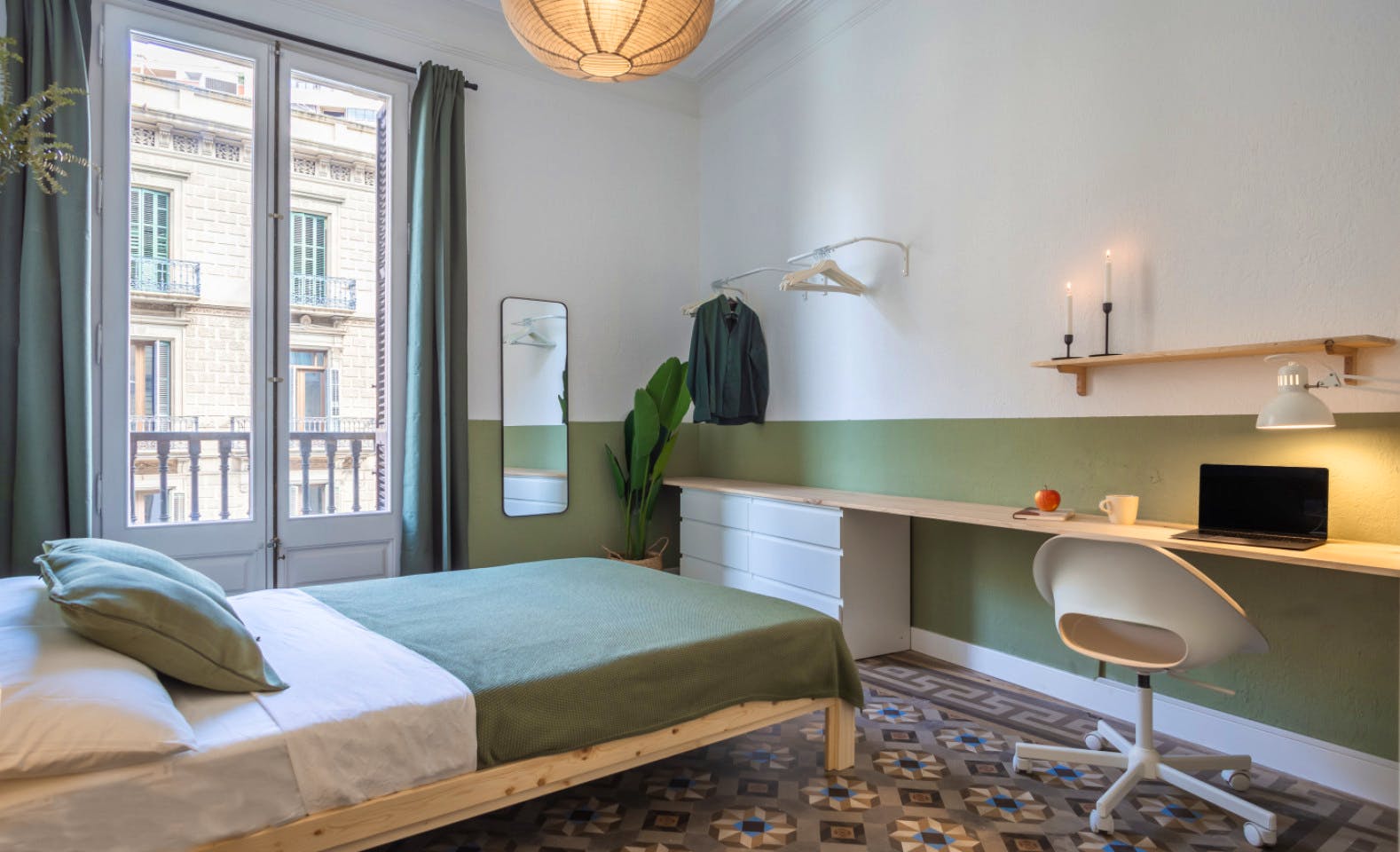 Spacious and Historic Coliving Apartment in the Heart of Ciutat Vella