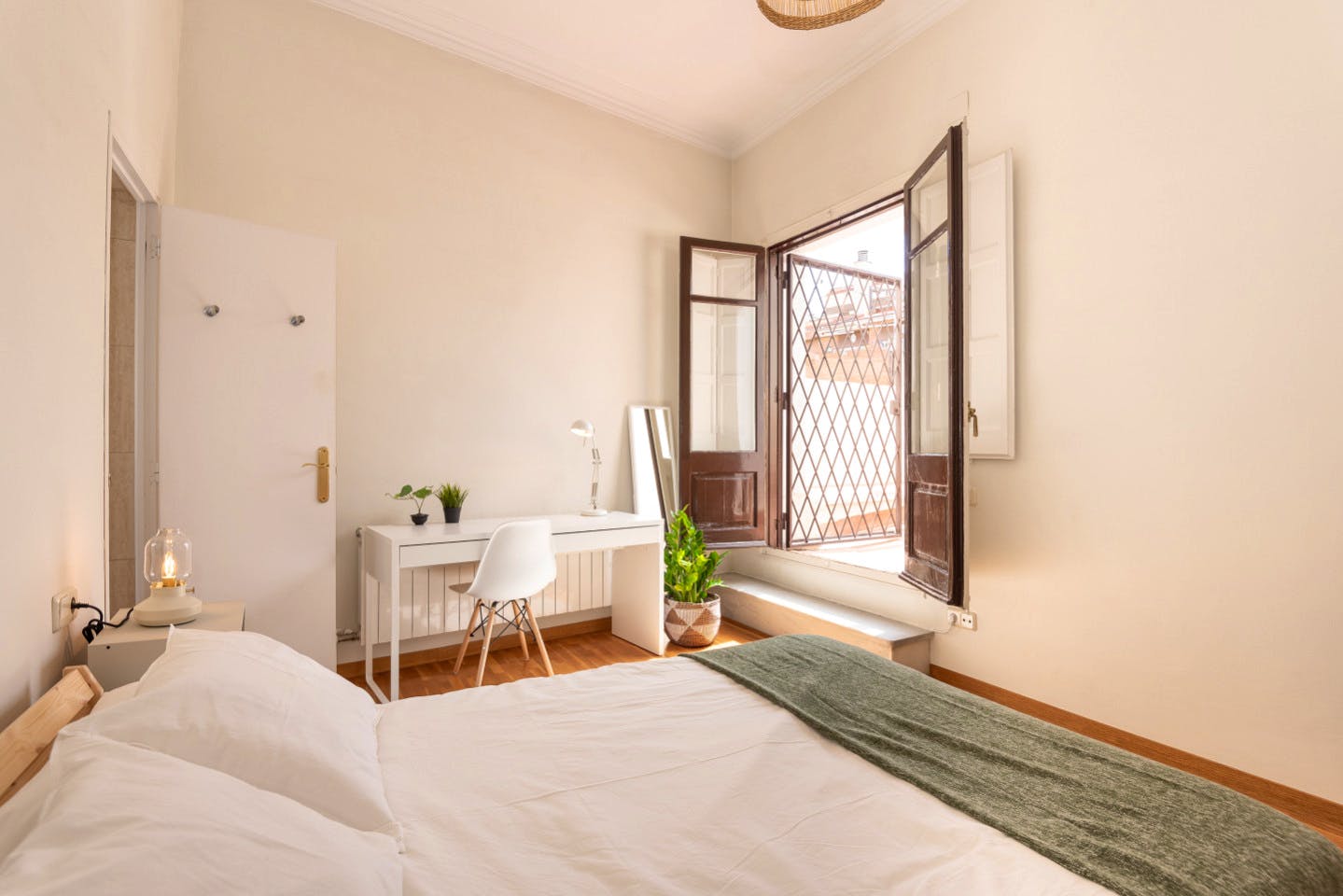 Luxurious Penthouse Coliving with Terraces in Elegant Sant Gervasi