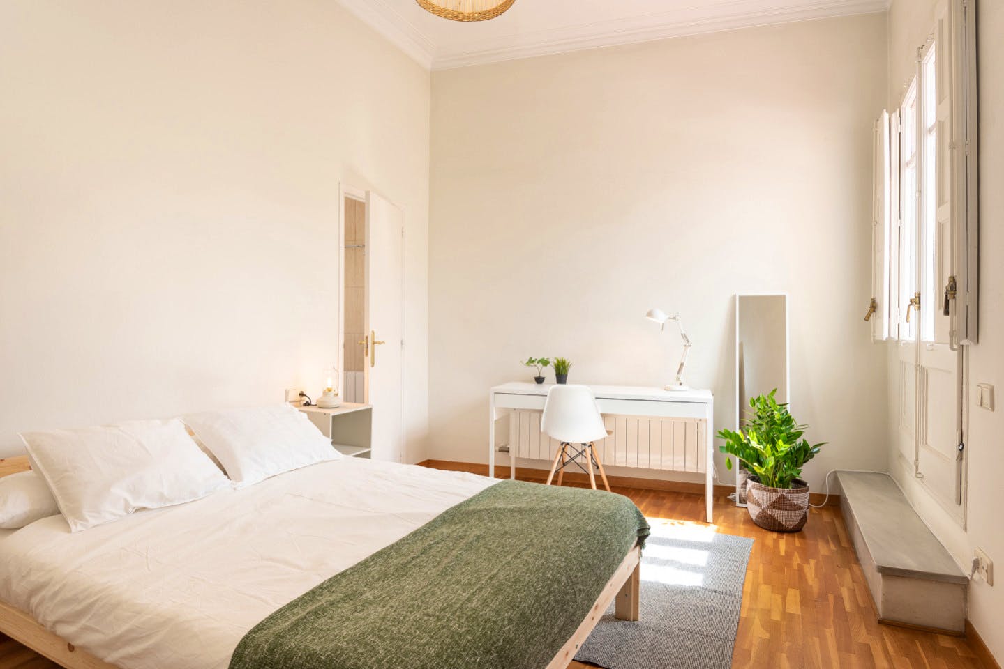 Luxurious Penthouse Coliving with Terraces in Elegant Sant Gervasi
